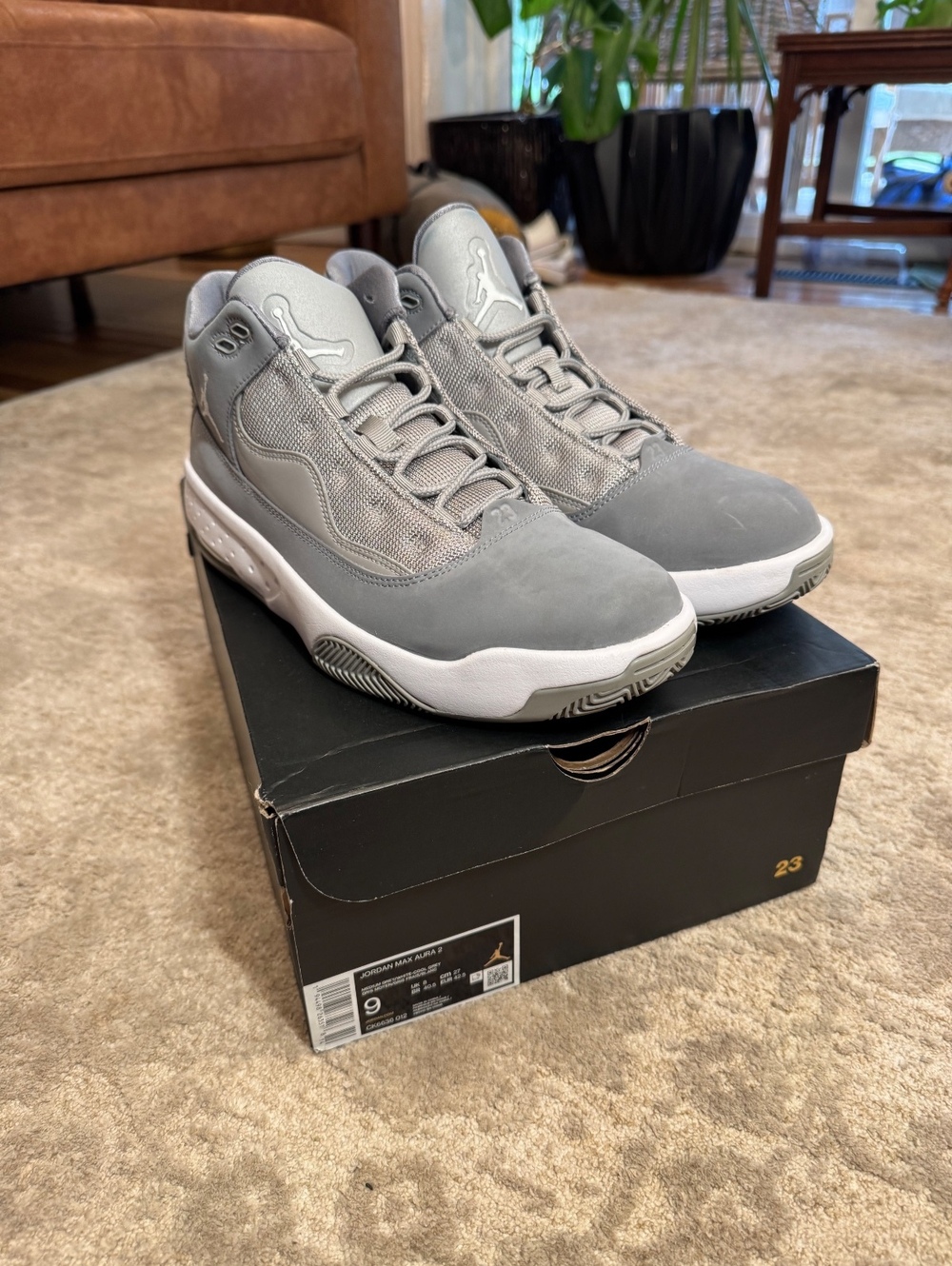 Air Jordan Max Aura 2 CK6636-012 Men’s Size 9 Medium Cool Grey White w/ Box